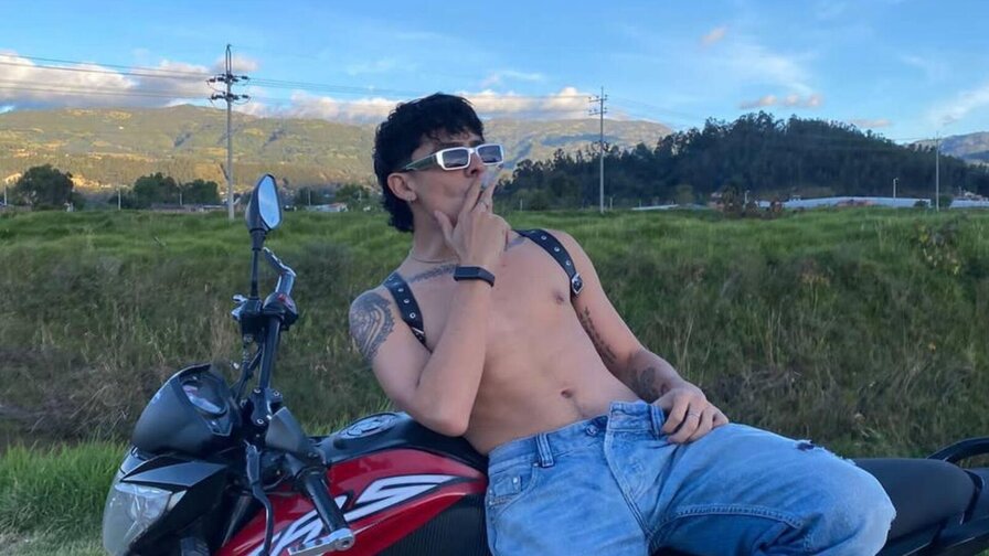 Free Live Sex Chat With CamilloGuzmn