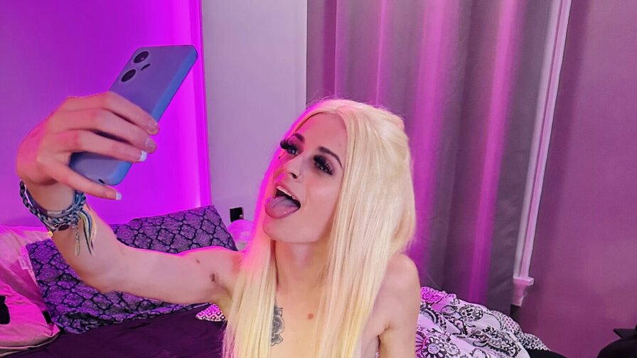 Free Live Sex Chat With MaddyPink