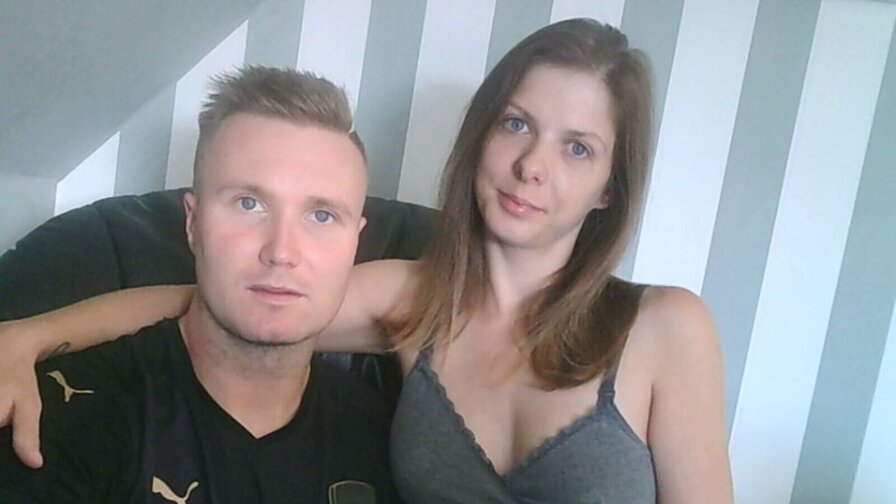 Free Live Sex Chat With AgaAndBartek