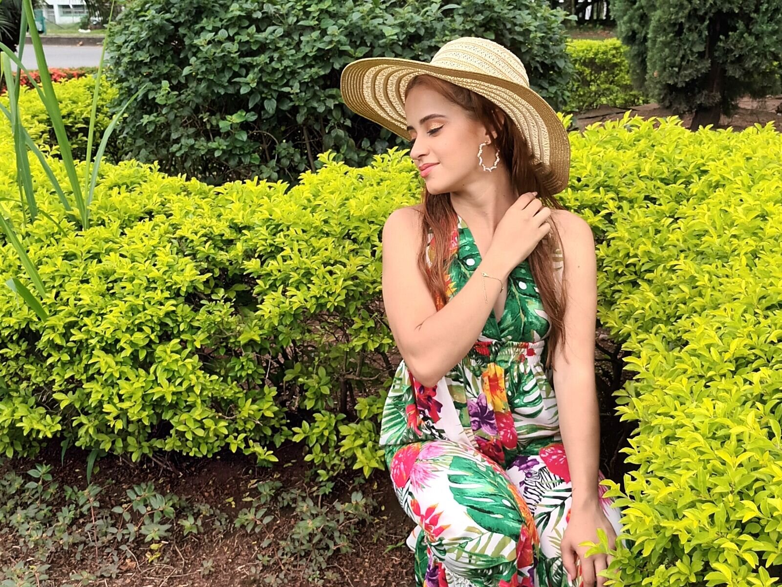 Free Live Sex Chat With AllisonDoncell