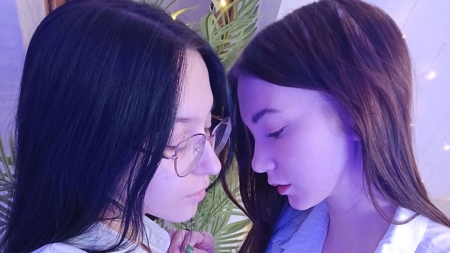 Free Live Sex Chat With AmityAndTayte