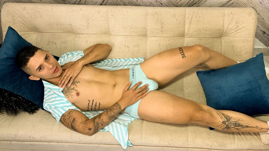 Free Live Sex Chat With AndrewEloin