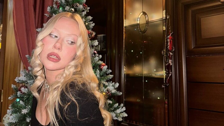 Free Live Sex Chat With AprilChambers