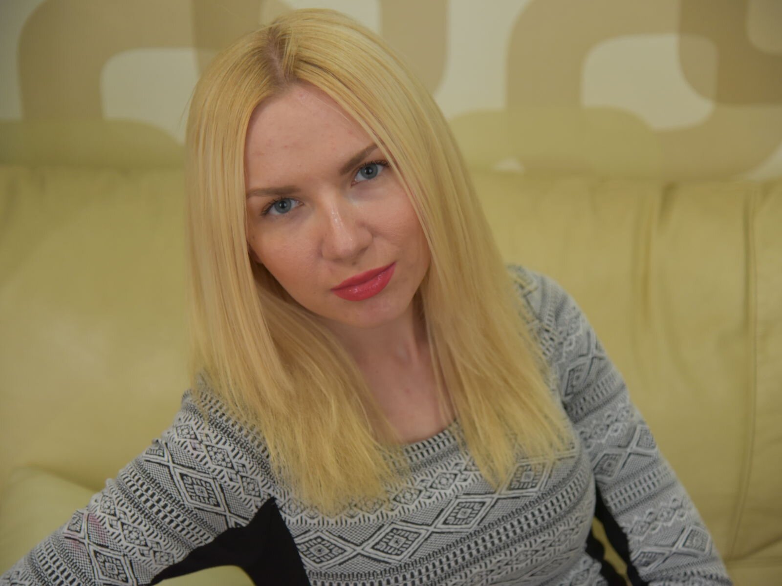 Free Live Sex Chat With BlondeMoniq