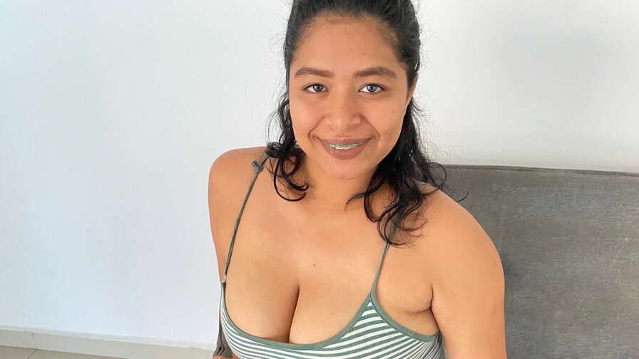 Free Live Sex Chat With CarolaynLeon