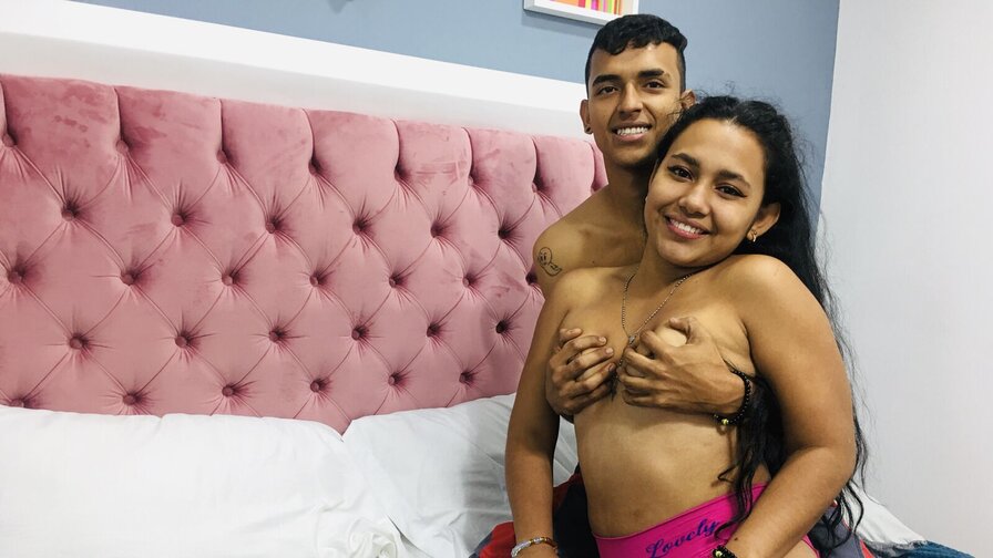Free Live Sex Chat With CristalandHugo