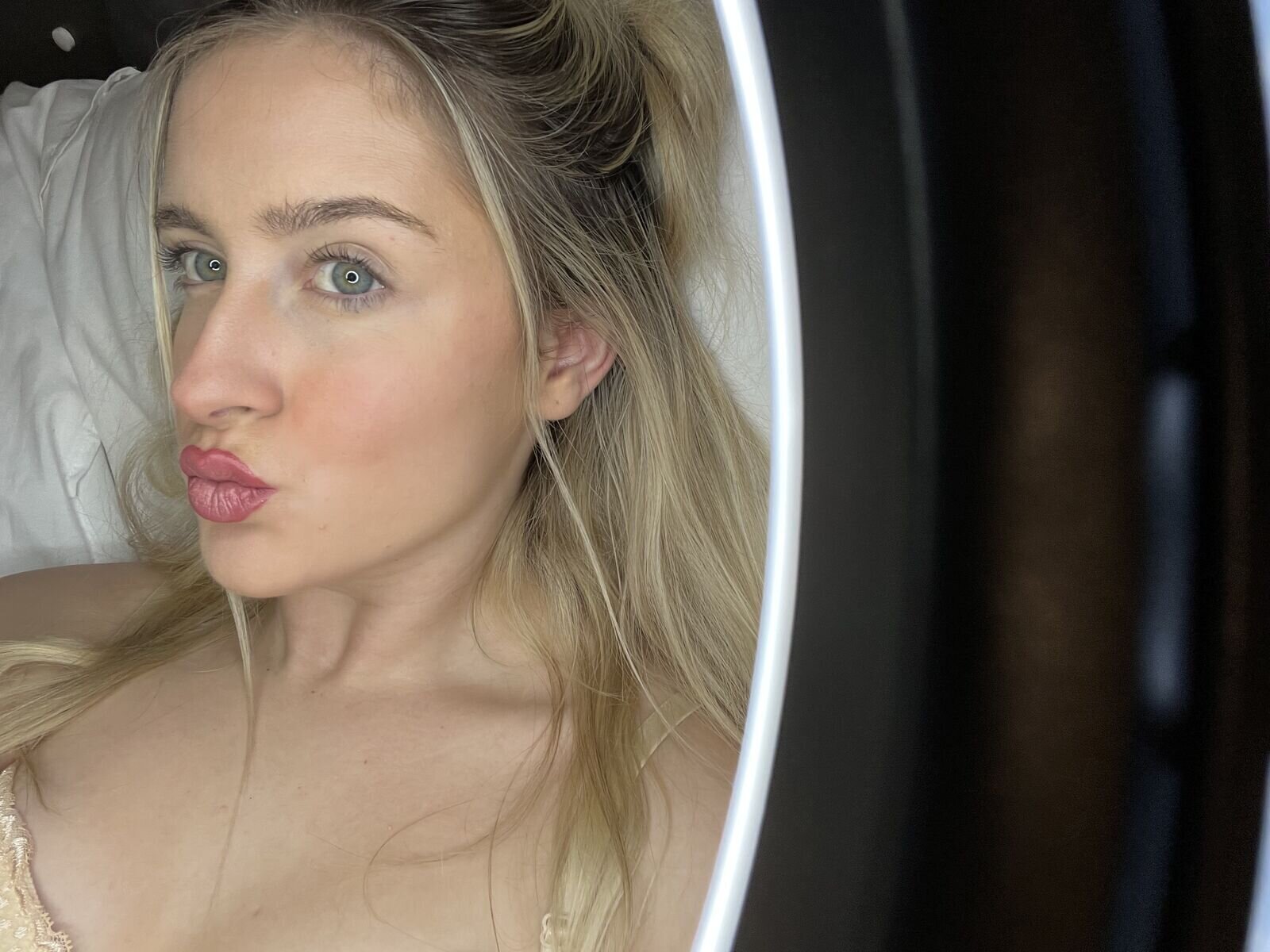 Free Live Sex Chat With DaniBlake
