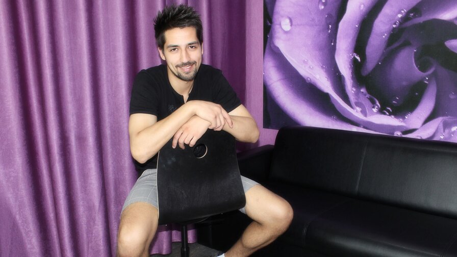 Free Live Sex Chat With DavidStrongGuy