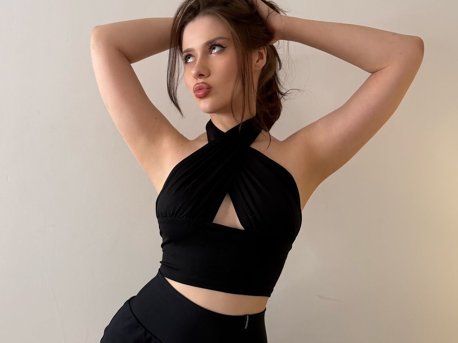 Free Live Sex Chat With DeviaMora