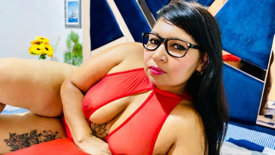 Free Live Sex Chat With DoutzenKloss