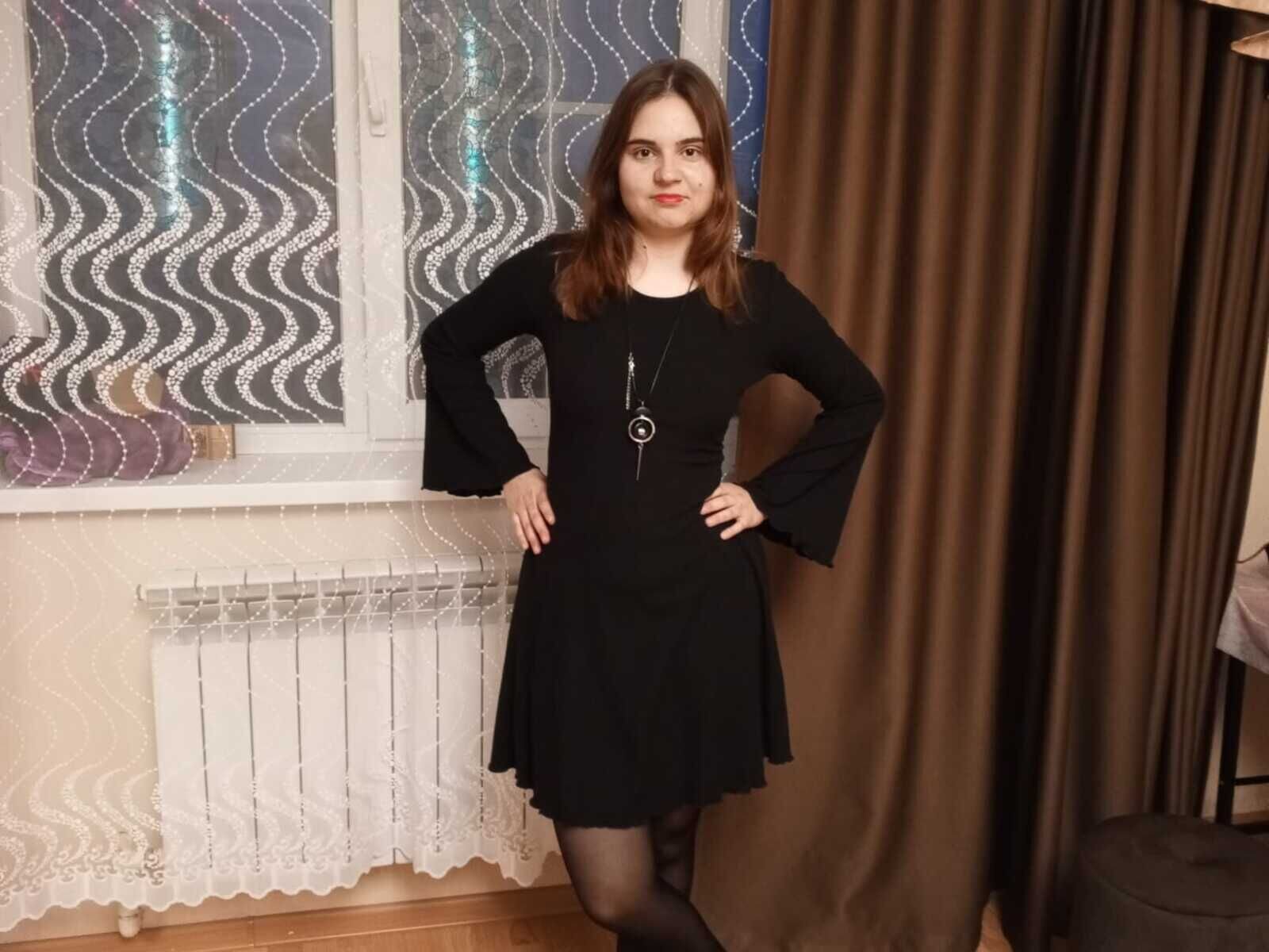 Free Live Sex Chat With EmiliHopkins