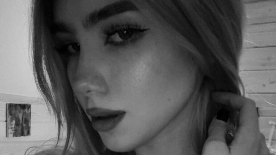 Free Live Sex Chat With EmmaBlond