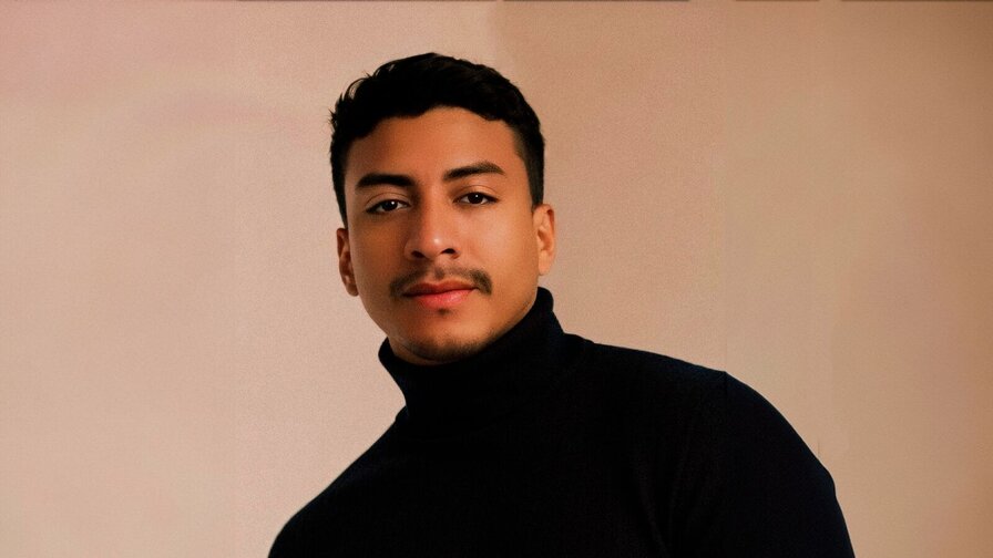 Free Live Sex Chat With EnocMax