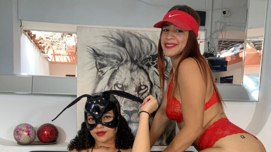 Free Live Sex Chat With EvelynAndSofia