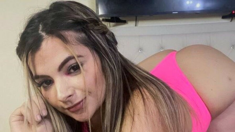 Free Live Sex Chat With EvelynTellez