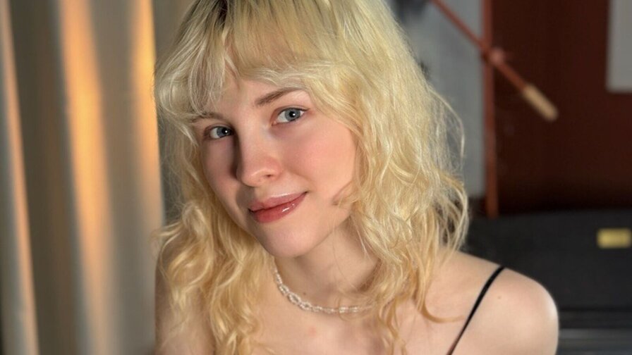 Free Live Sex Chat With HannahHollis