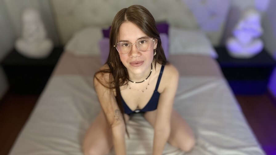 Free Live Sex Chat With HannahJune