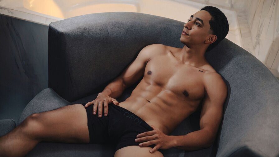 Free Live Sex Chat With IsaacCooper
