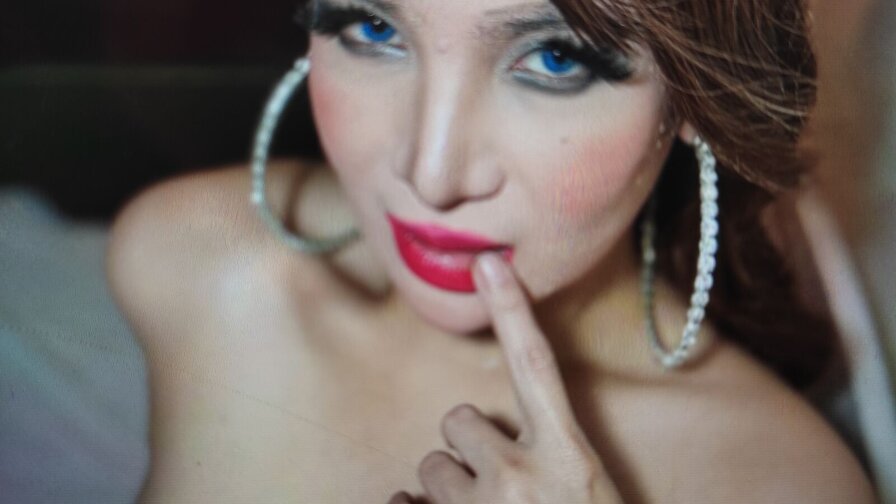 Free Live Sex Chat With JazeLee