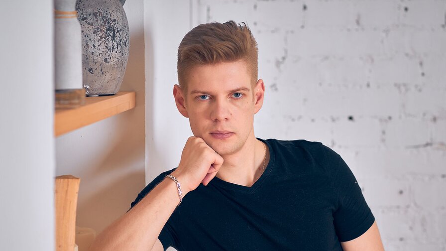 Free Live Sex Chat With JohnDarren