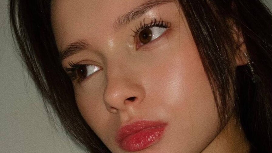 Free Live Sex Chat With JunePlumer