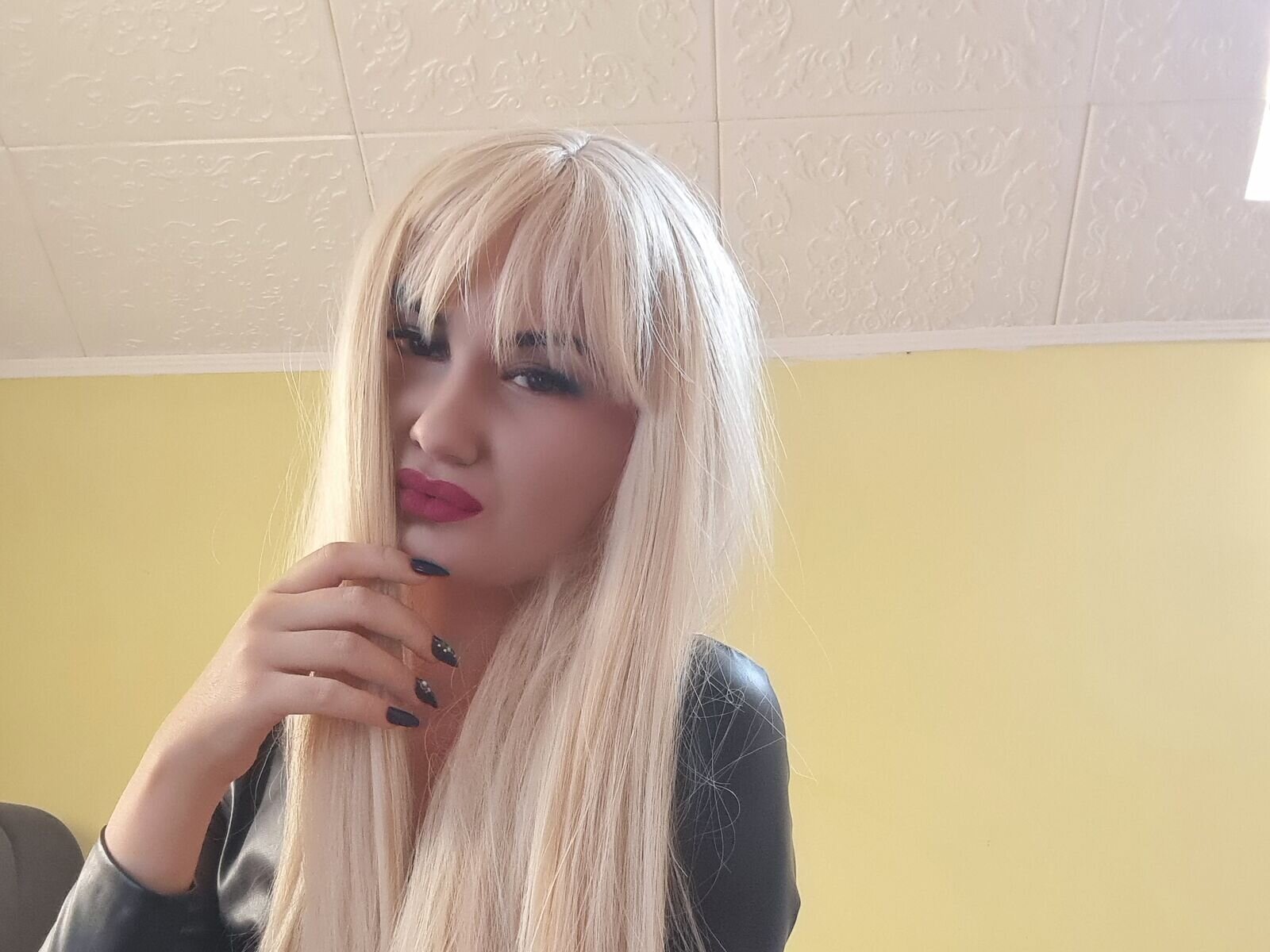 Free Live Sex Chat With KasandraMarye