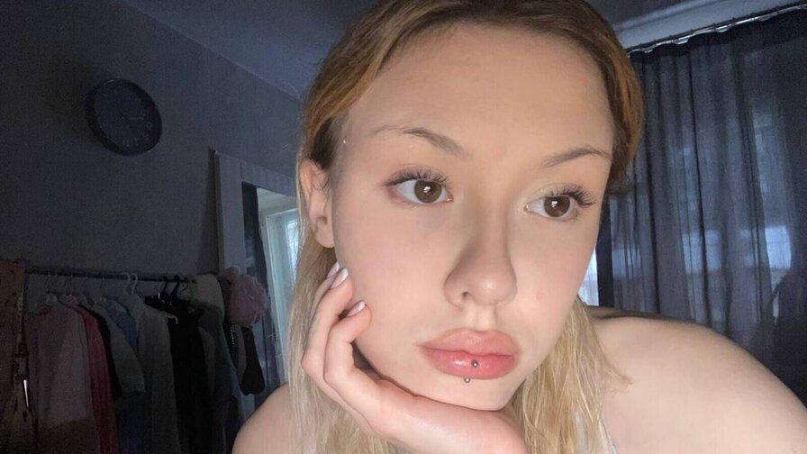 Free Live Sex Chat With LinetteConner