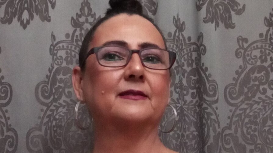 Free Live Sex Chat With MeaveRea