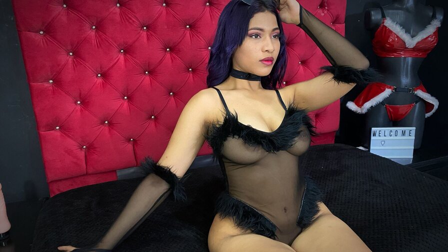 Free Live Sex Chat With NahomyRouss