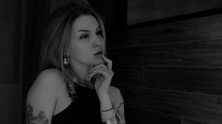Free Live Sex Chat With NaomiNilson