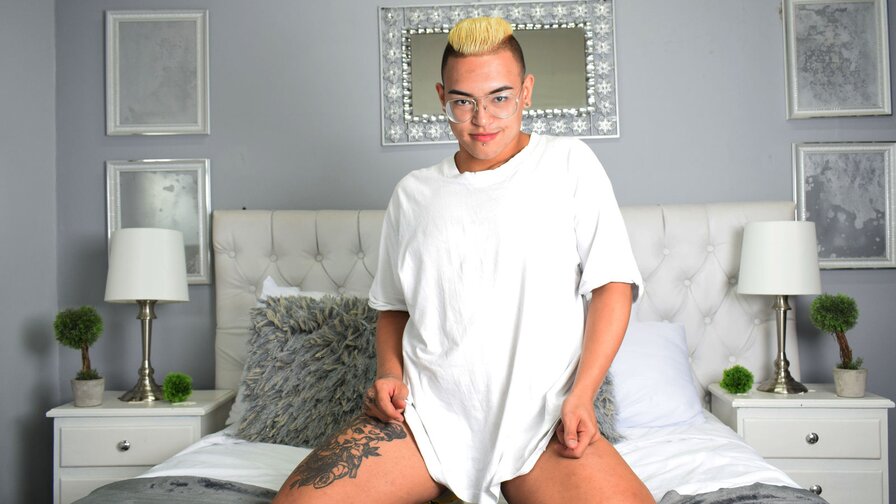 Free Live Sex Chat With PaulPhillips