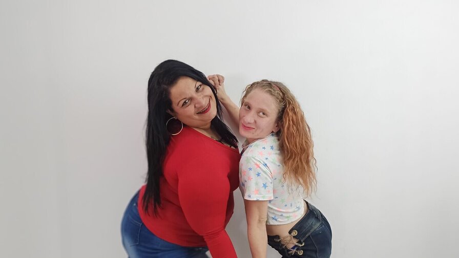 Free Live Sex Chat With PepperandAnna