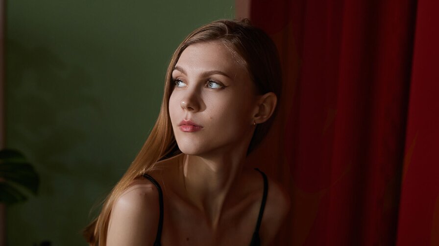 Free Live Sex Chat With PhoebeMills