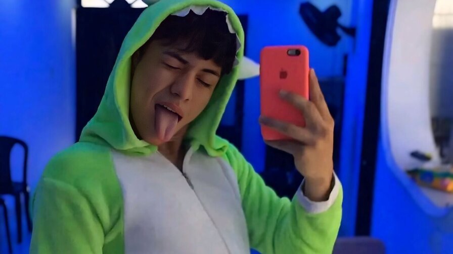 Free Live Sex Chat With RobertMike