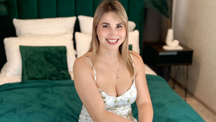 Free Live Sex Chat With SabrinaRosi