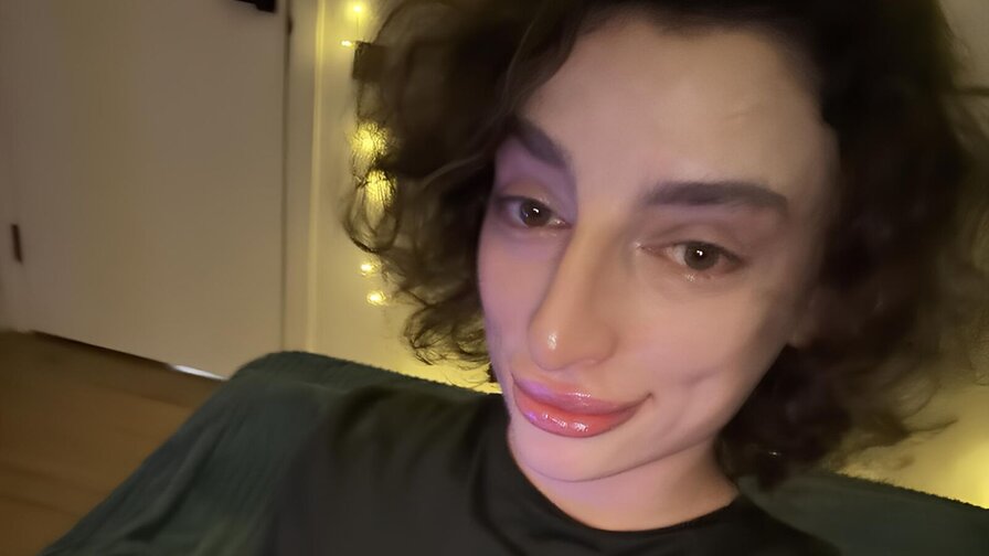 Free Live Sex Chat With SamiQuinn