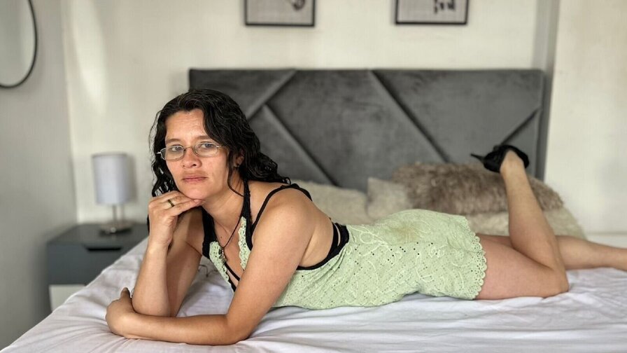 Free Live Sex Chat With SerenLorens