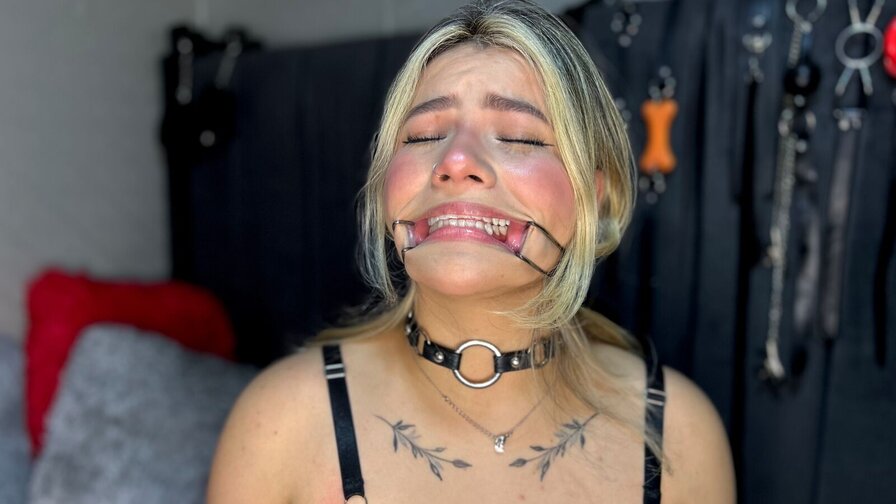 Free Live Sex Chat With SophieNicholson