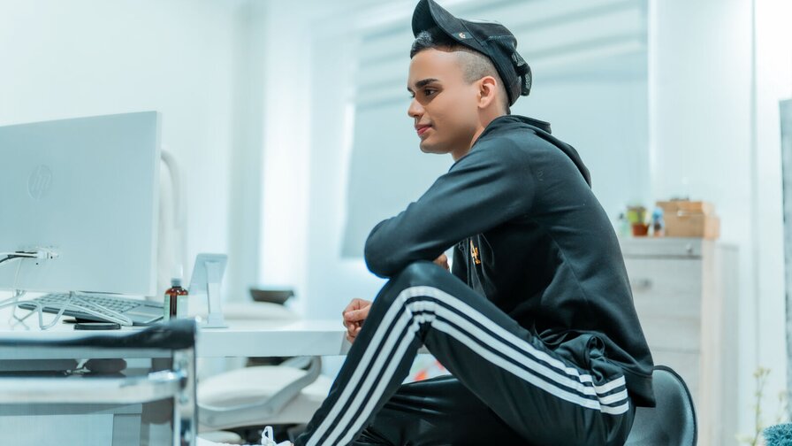 Free Live Sex Chat With SteveByers